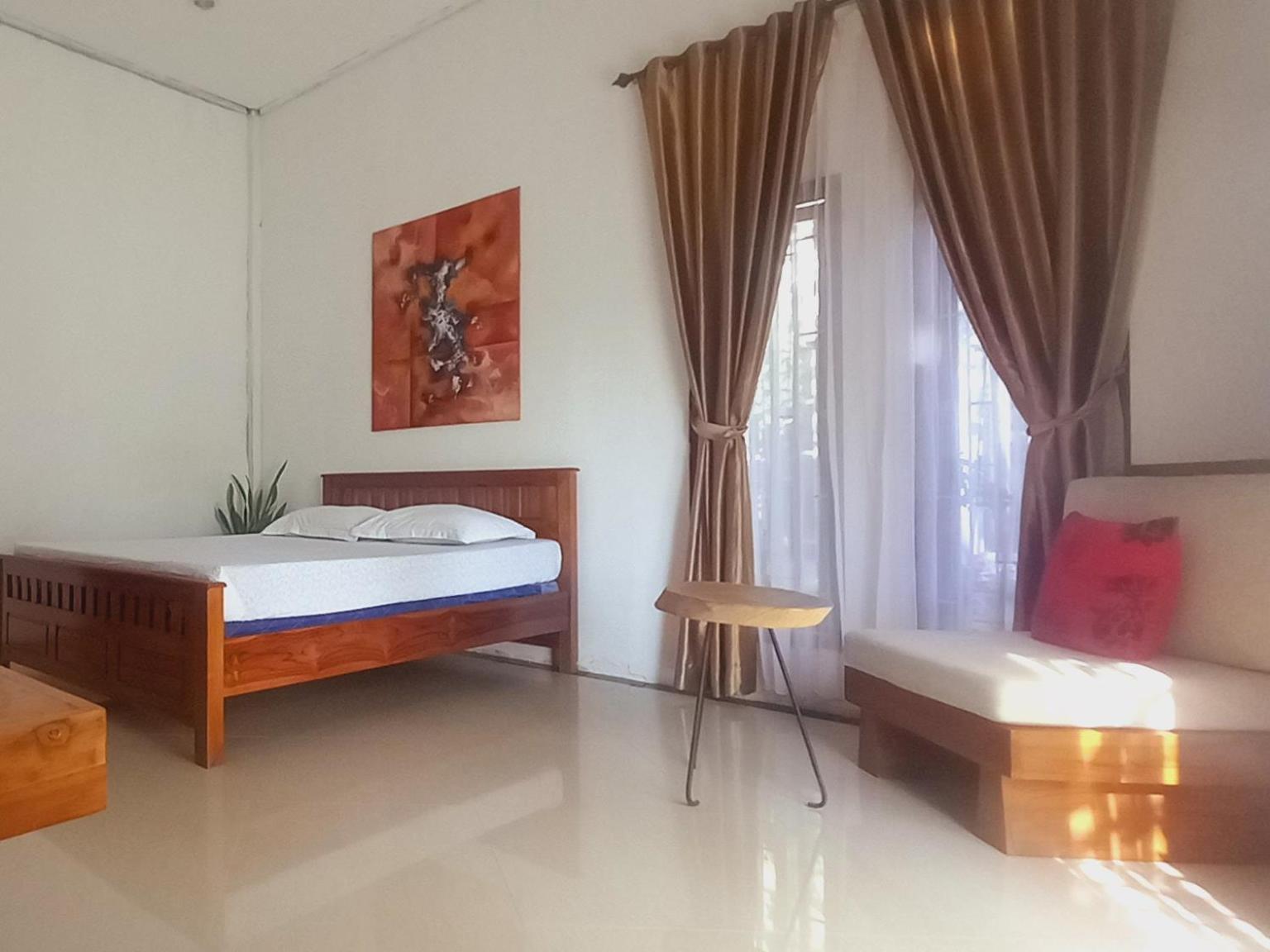 Inang Amang Homestay Labuan Bajo Exterior photo