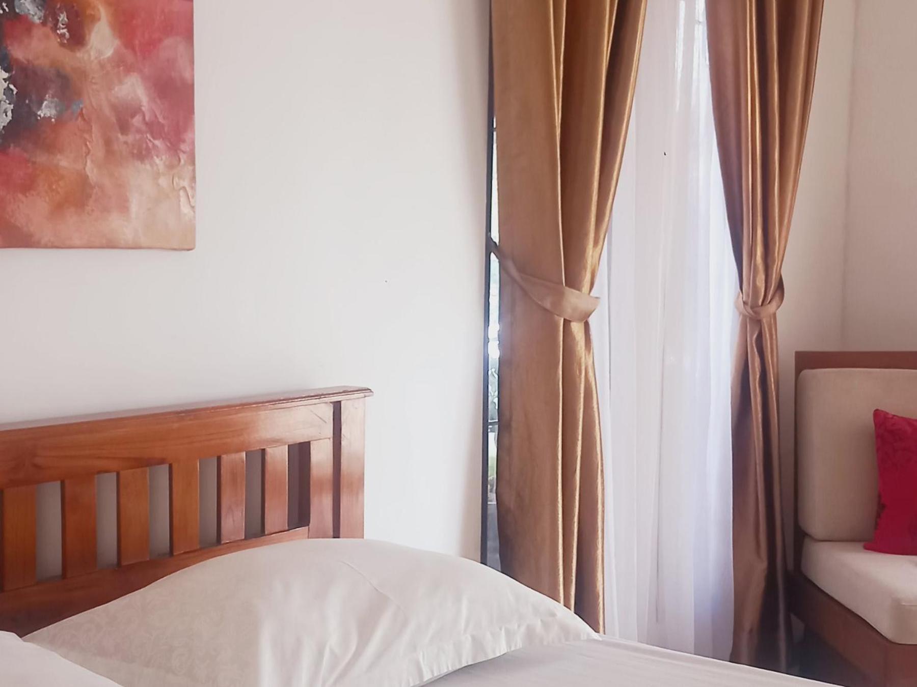 Inang Amang Homestay Labuan Bajo Room photo